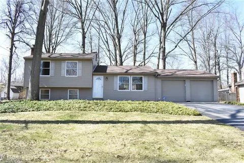 2316 Birch Trace Dr, Youngstown, OH 44515