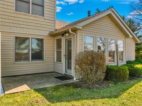 227 Pinehurst Dr, Dover, OH 44622 photo 4