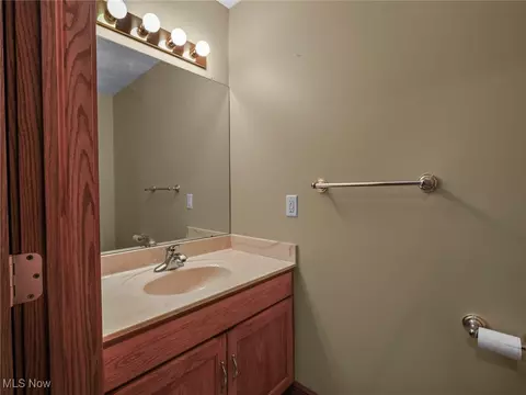 227 Pinehurst Dr, Dover, OH 44622 photo 23