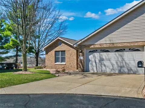 227 Pinehurst Dr, Dover, OH 44622 photo 3