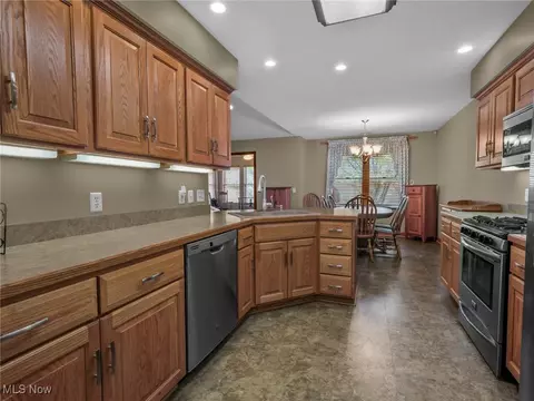 227 Pinehurst Dr, Dover, OH 44622 photo 17
