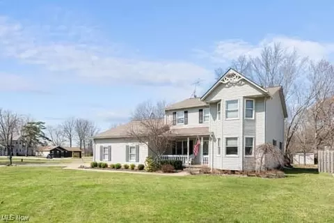 1099 Heatherstone Dr, Painesville, OH 44077