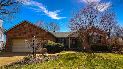 224 Brookpoint St NW, North Canton, OH 44720