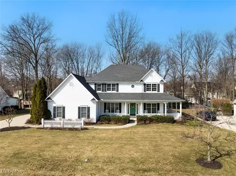 2138 Lake Pointe Dr, Avon, OH 44011