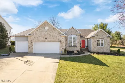 1030 Stone Crossing St NE, Canton, OH 44721