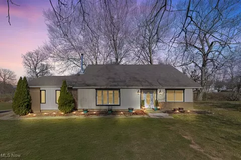 1699 Buckeye St NW, Mogadore, OH 44260