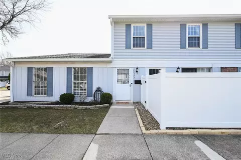 20343 Williamsburg Ct #224B, Middleburg Heights, OH 44130