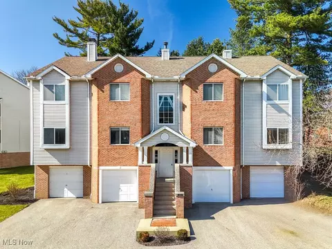 333 Village Pointe Dr #A-1, Akron, OH 44313