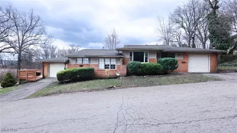 4214-4216 Shrine Pl NW, Canton, OH 44708
