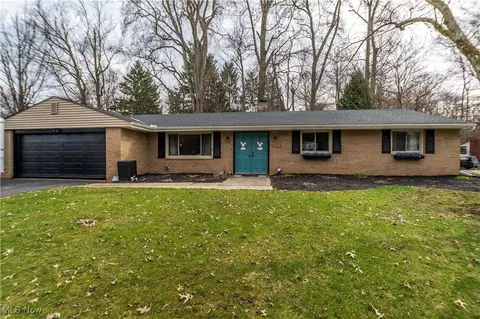 8063 Rolling Brook Rd, Sagamore Hills, OH 44067