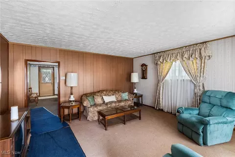 Living - 142 Watson St, Dillonvale, OH 43917 photo 2 of 3