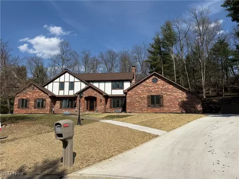 4 Brittany Dr, Wintersville, OH 43953