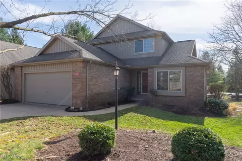 572 Cynthia Ln #17, Tallmadge, OH 44278