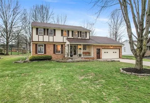 5700 Sharon Dr, Youngstown, OH 44512