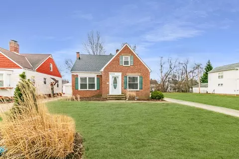 20700 Amherst Rd, Warrensville Heights, OH 44122