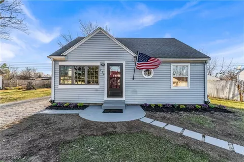 296 Fairfax Rd, Vermilion, OH 44089