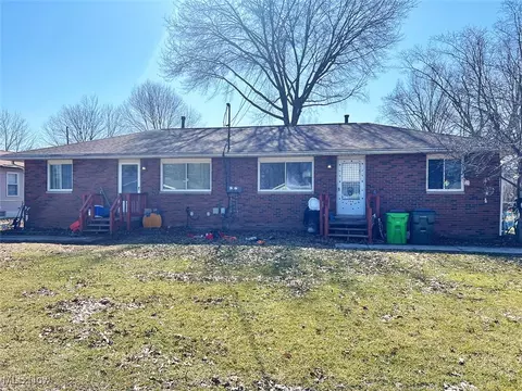 1140 Stratford St, Barberton, OH 44203