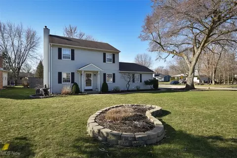 4016 Canterbury Dr, Brunswick, OH 44212