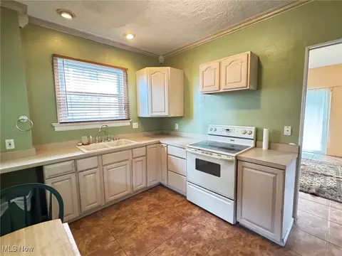 Kitchen - 799 E Buchtel Ave, Akron, OH 44305 photo 2 of 2