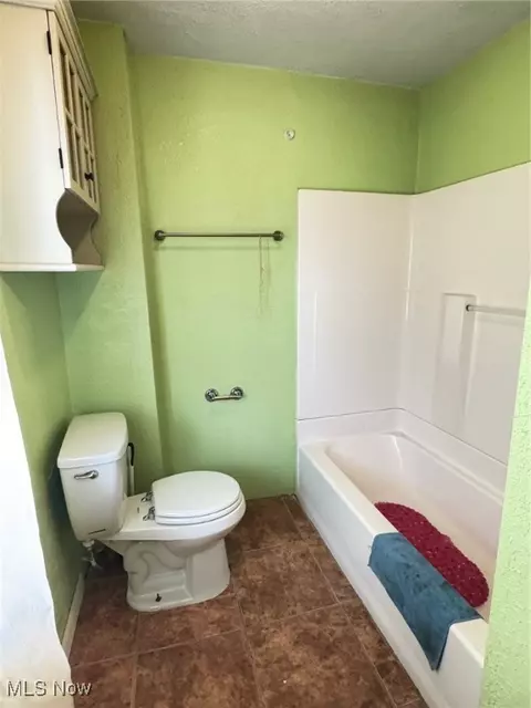 Bath - 799 E Buchtel Ave, Akron, OH 44305 photo 1 of 2
