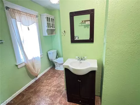 Bath - 799 E Buchtel Ave, Akron, OH 44305 photo 2 of 2