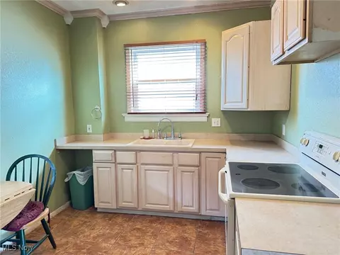 Kitchen - 799 E Buchtel Ave, Akron, OH 44305 photo 1 of 2