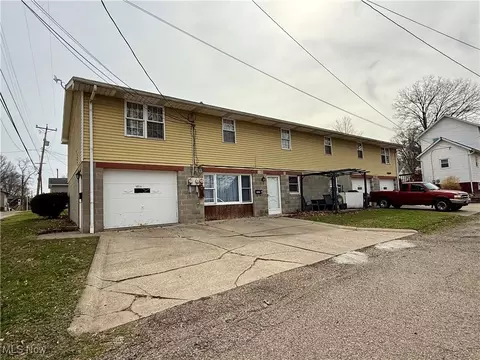 1025 Parrish St, Uhrichsville, OH 44683