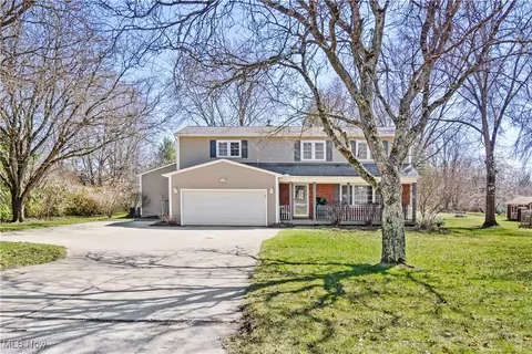 2335 Weymouth Rd, Hinckley, OH 44233