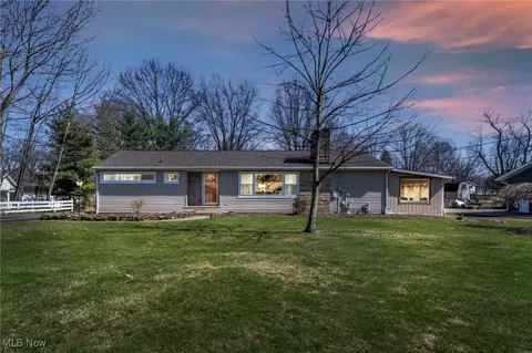 221 Pepperidge Dr, Geneva, OH 44041