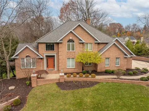6882 Chillingsworth Cir NW, Canton, OH 44718