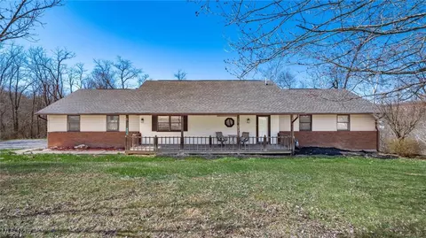 3675 Sunset Dr, Zanesville, OH 43701