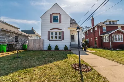 1055 Oakwood Ave NE, Massillon, OH 44646
