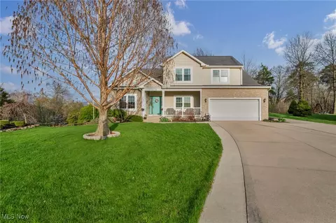 688 Nicole Dr, Amherst, OH 44001