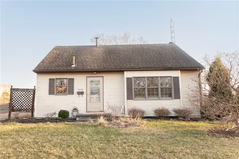 1310 Gulling Ave, Louisville, OH 44641