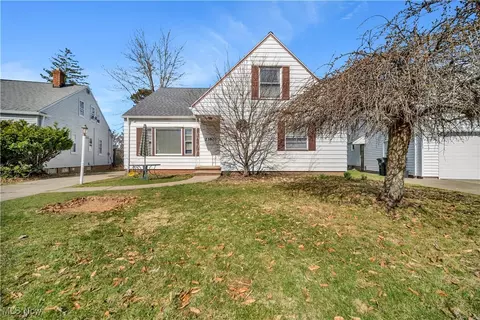23807 Edgehill Dr, Beachwood, OH 44122