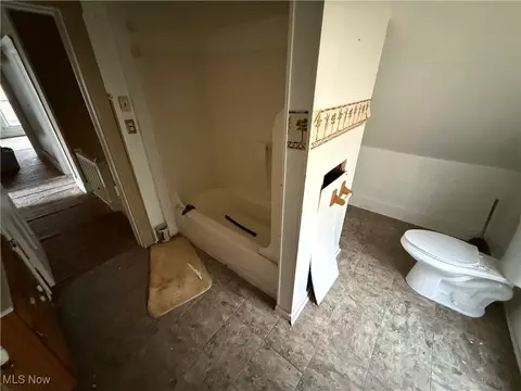 Bath - 441 Adams St, Elyria, OH 44035 photo 1 of 1