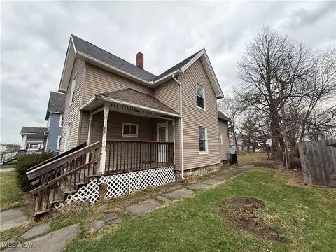 Exterior - 441 Adams St, Elyria, OH 44035 photo 2 of 2