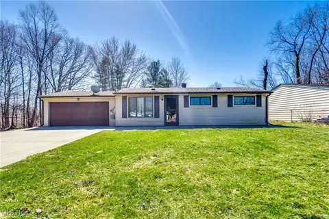 3054 Douglas St, Ravenna, OH 44266