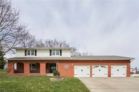 2143 Vixen St NW, North Canton, OH 44720