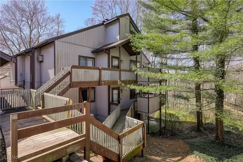 2142 Pinebrook Trl, Cuyahoga Falls, OH 44223
