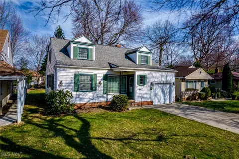 6285 Mandalay Dr, Parma Heights, OH 44130