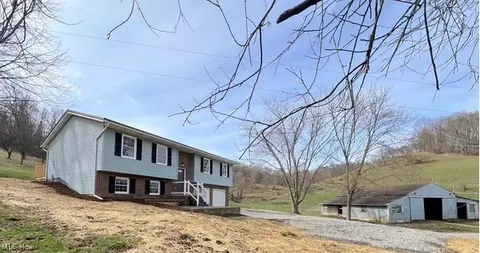 3944 Wolf Rd SW, Port Washington, OH 43837