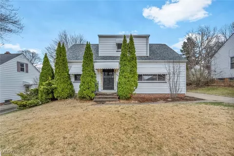 5223 Strawberry Ln, Willoughby, OH 44094