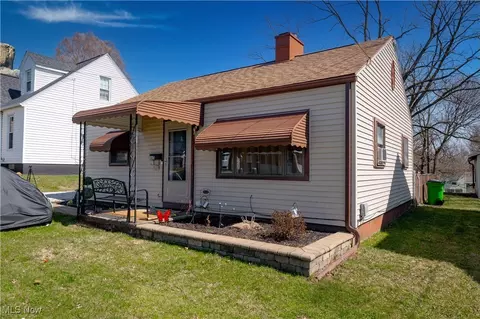 585 Orchard Ave, Barberton, OH 44203