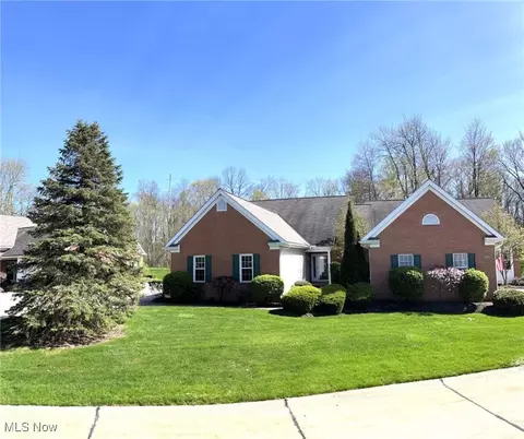 693 Elmwood Pt, Aurora, OH 44202