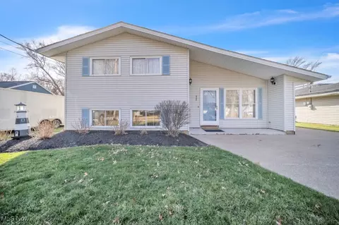 966 Roberts St, Sheffield Lake, OH 44054