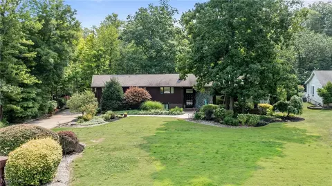 479 Hickory Hill Dr, Mayfield Village, OH 44143