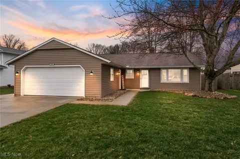 1021 Plymouth Dr, Grafton, OH 44044