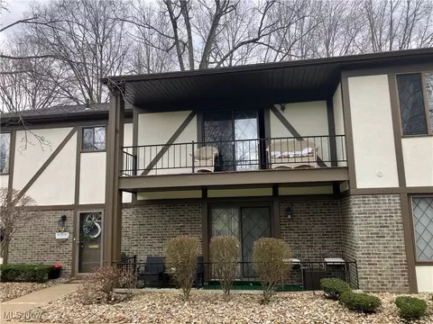 380 Quarry Ln NE #D, Warren, OH 44483
