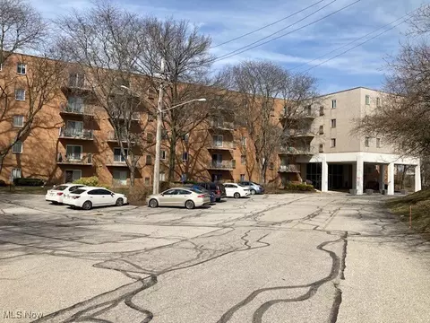 3675 Clague Rd #319, North Olmsted, OH 44070